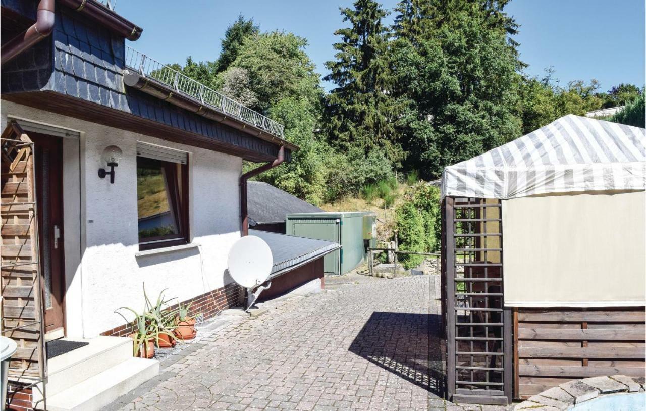 Cozy Home In Sellerich With Kitchen Exterior foto